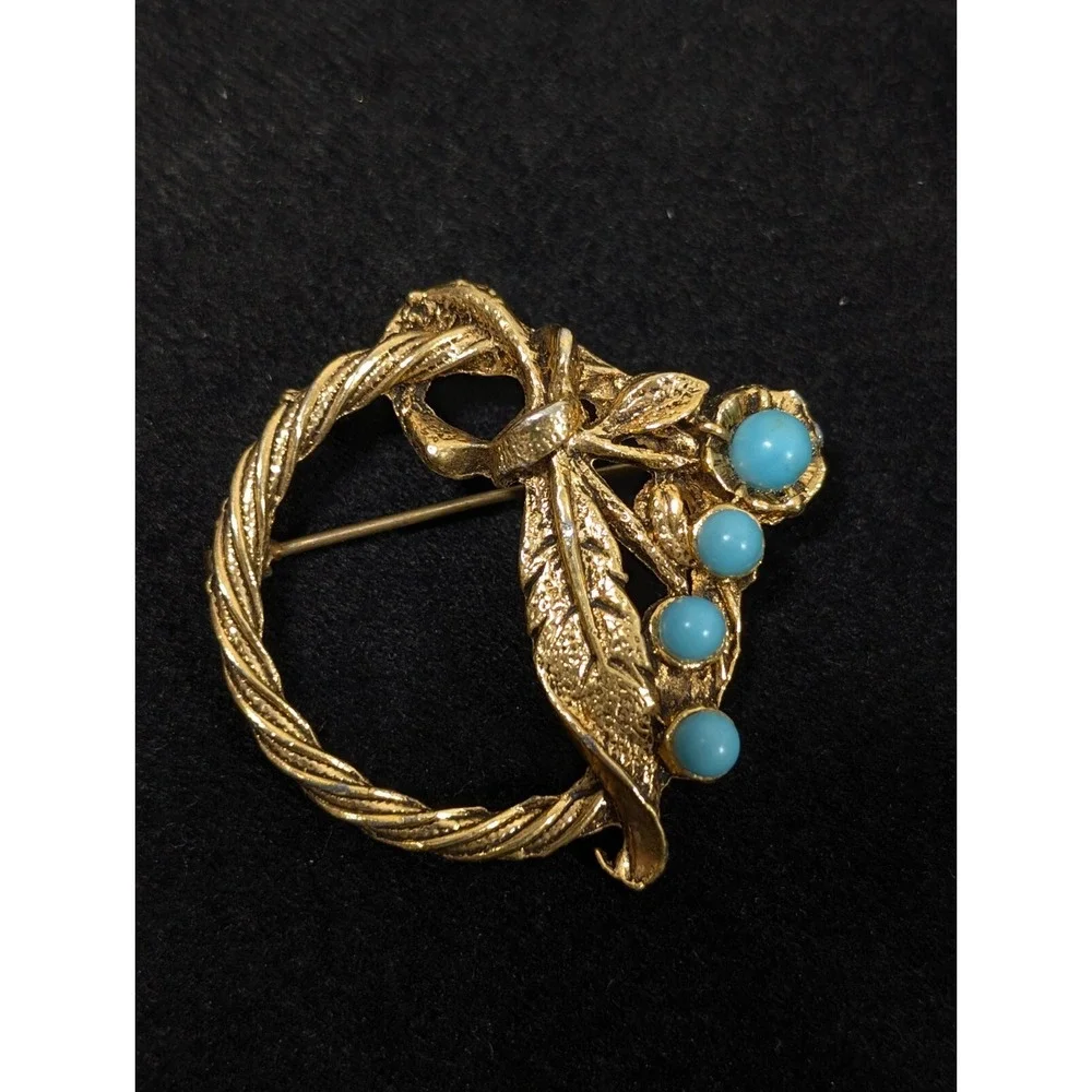Vintage Gold Tone Wreath Feather Blue Bead Cabochon Round Western‎ Brooch Pin